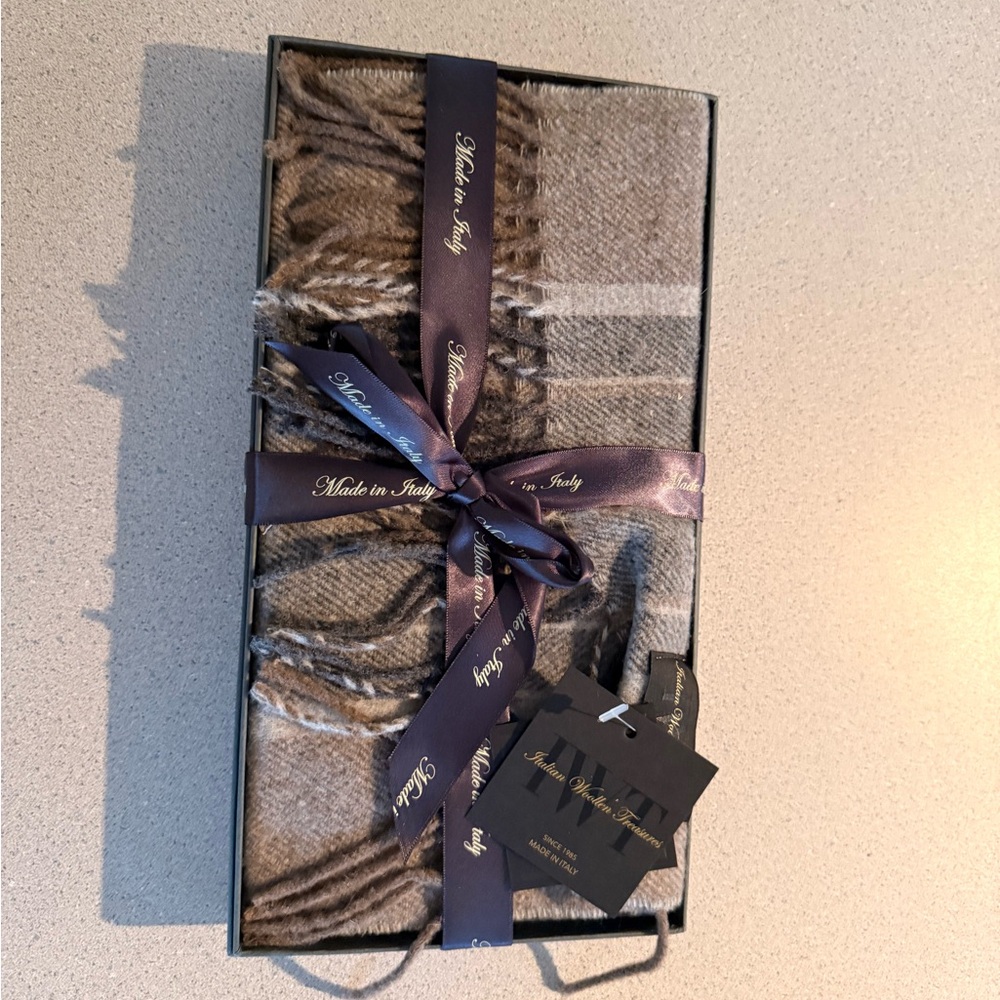Elegant Plaid Wool Scarf